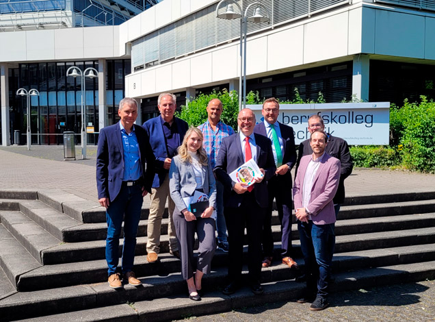 Neue Studienchancen für „staatlich geprüfte Techniker/innen“ Berufskolleg Technik und FOM Hochschule in Siegen bauen Zusammenarbeit aus